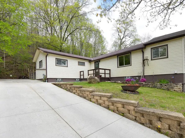 1437 Lake DRIVE, Hubertus, WI 53033