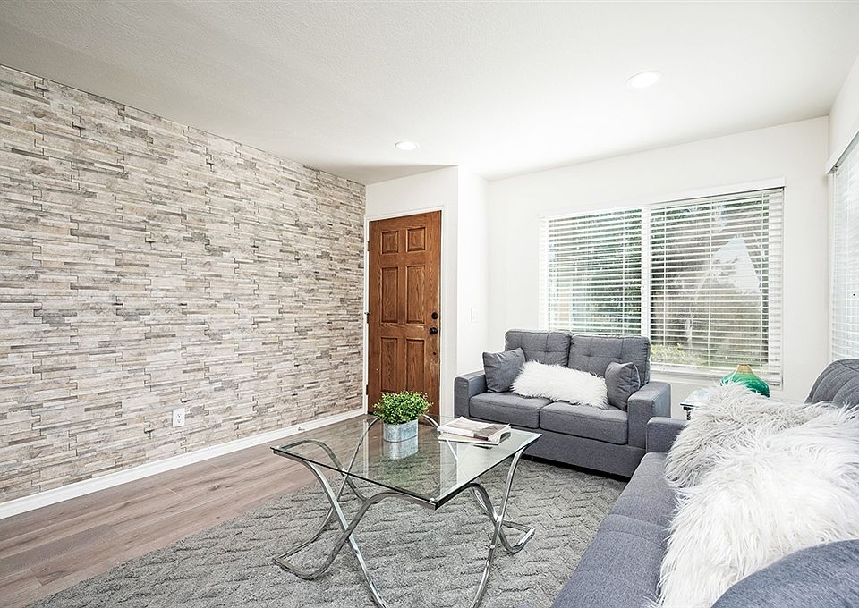 1st image of 1631 Bayview Heights Dr Unit 9