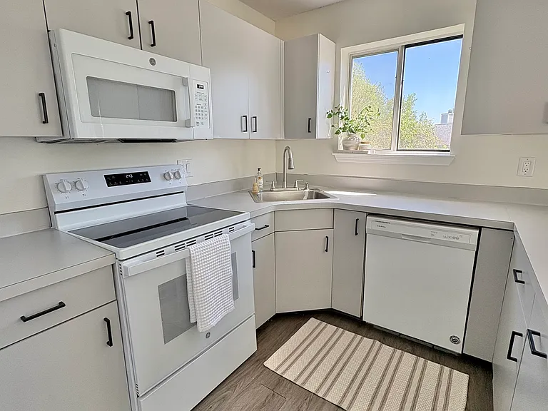 925 Oronoke Rd #30L — Photo 10