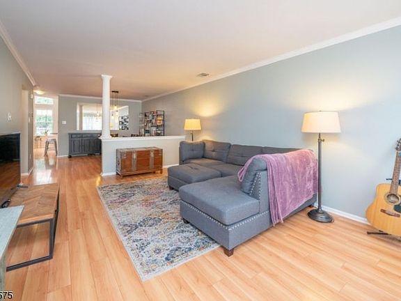 4th image of 307 S Branch Dr