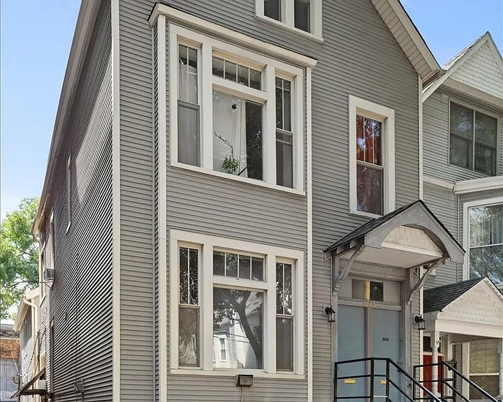 2742 N Seminary Ave #CH2 — Photo 1