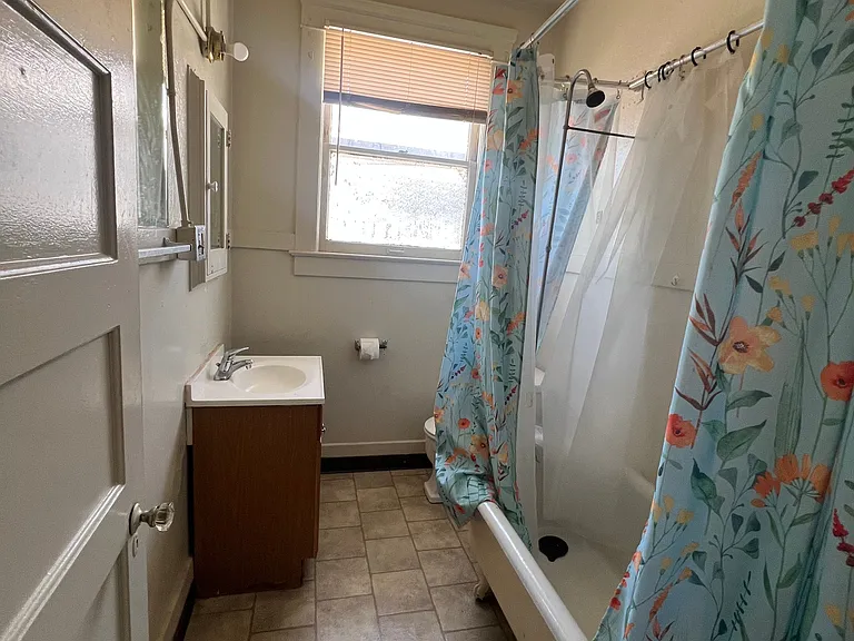 1515-1521 N Van Ness Ave #1519 — Photo 7