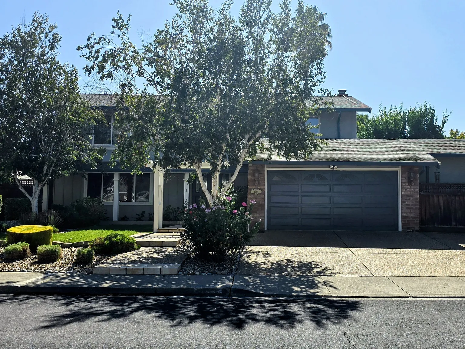 4 bed, 2630 sqft, $6,200 — Photo 1