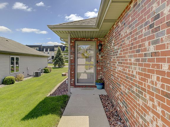 2nd image of 307 Deer Trail Ln