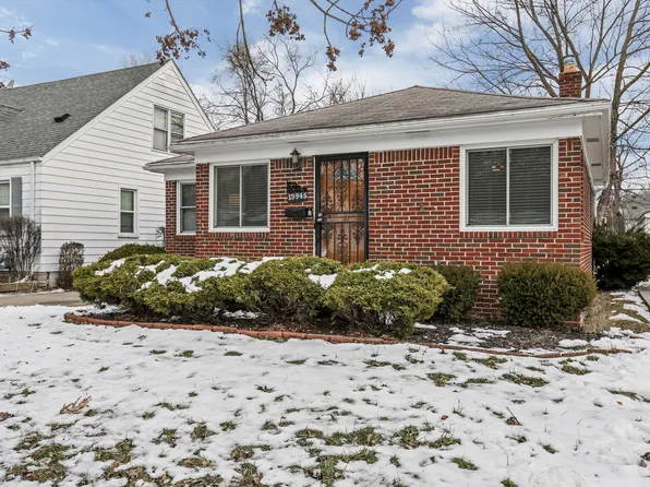 19945 Kingsville St, Harper Woods, MI 48225