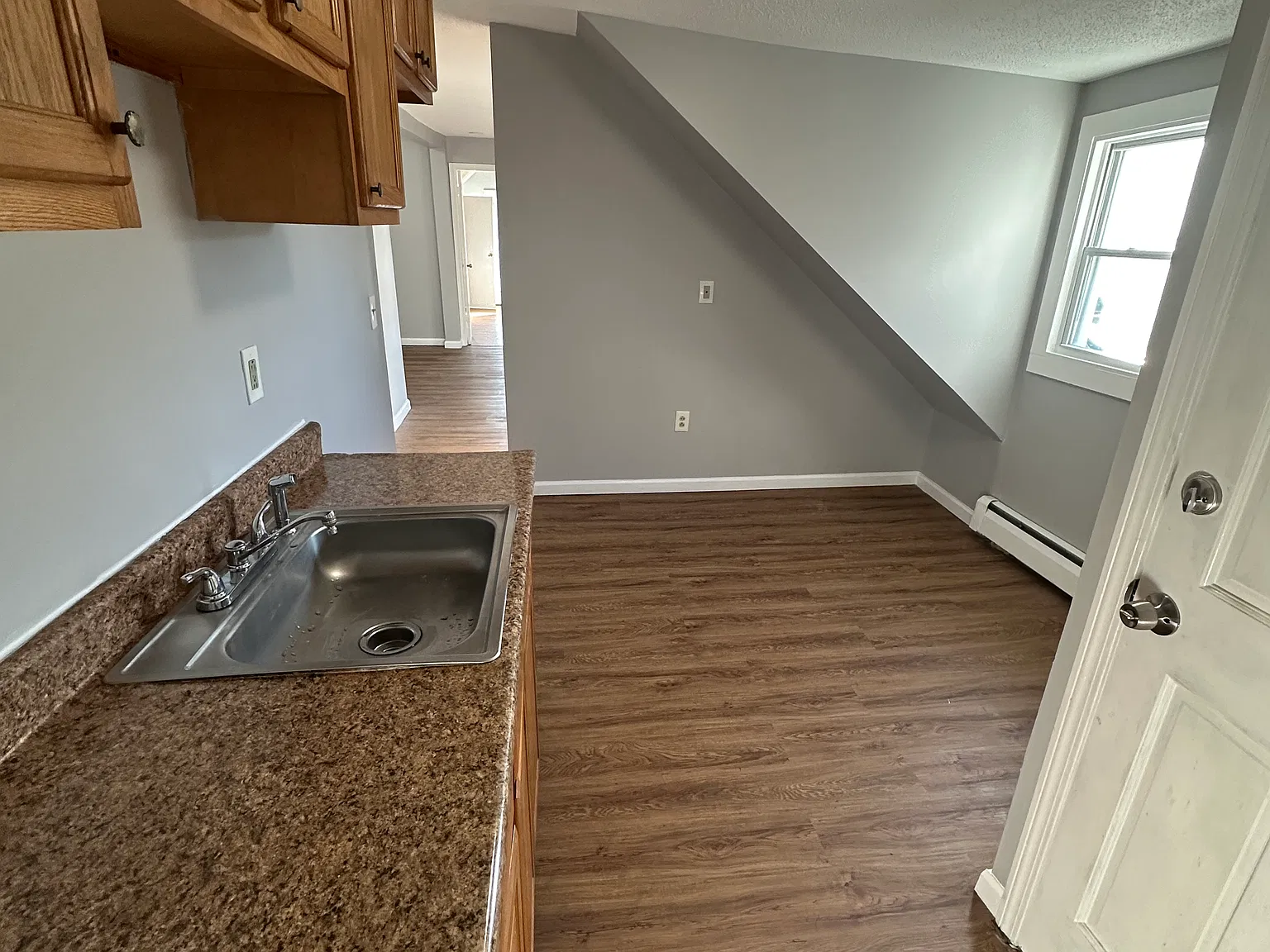3 bed, 1100 sqft, $1,749 — Photo 3