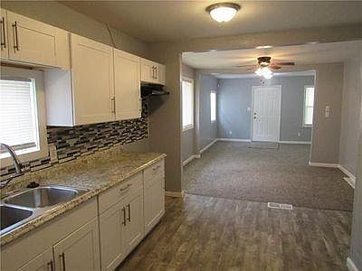 5th image of 2901 E 61st St