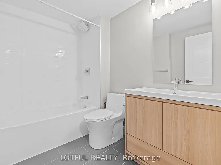 516 Tweedsmuir Ave #D — Photo 18