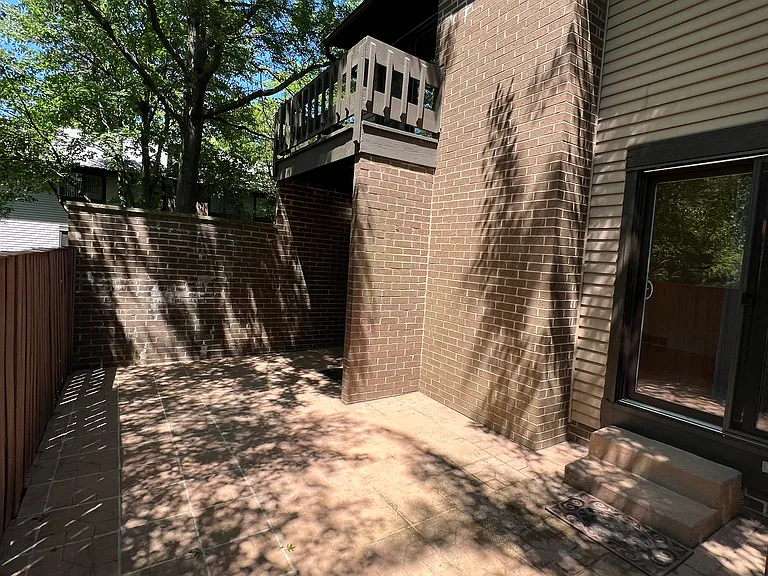 610 Dade Ln #610 — Photo 2