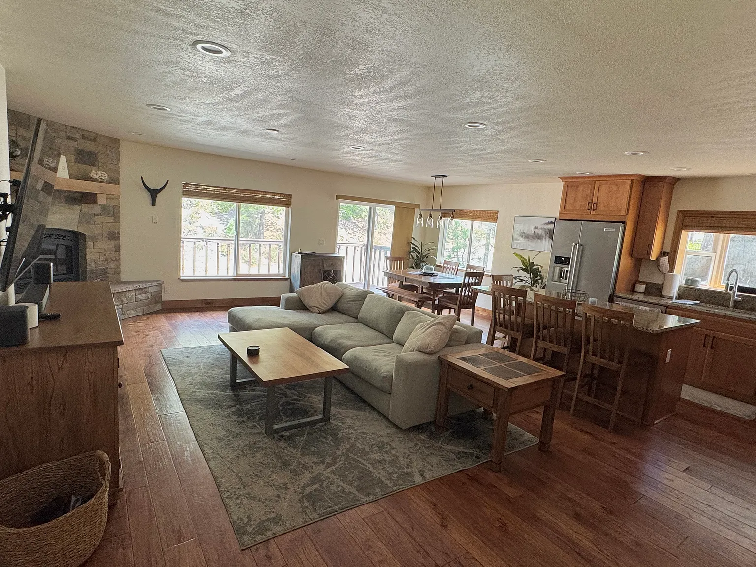 2 bed, 1200 sqft, $2,750 — Photo 2