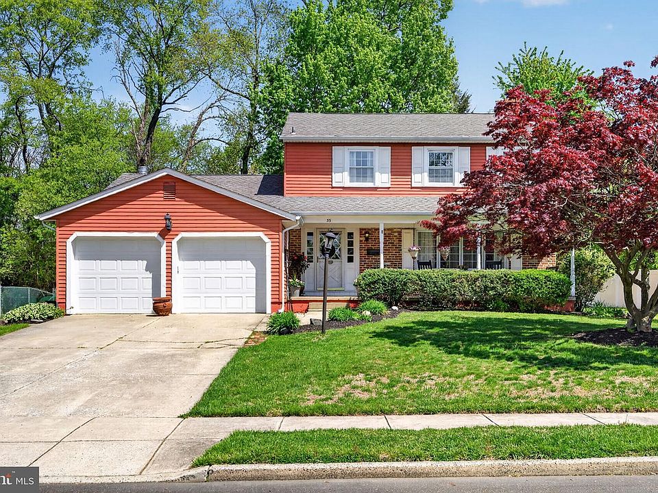 1st image of 33 Erindale Dr