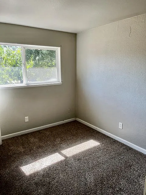 4175 Broadway — Photo 4