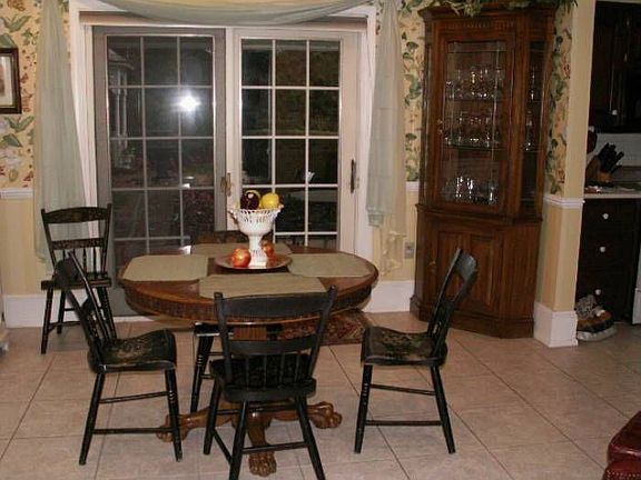 Kitchen Eating Area