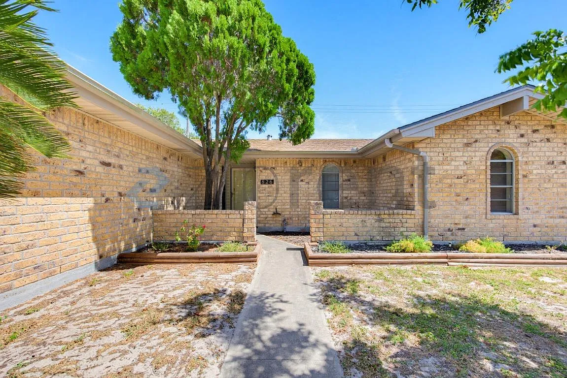 4 bed, 1525 sqft, $2,025 — Photo 3