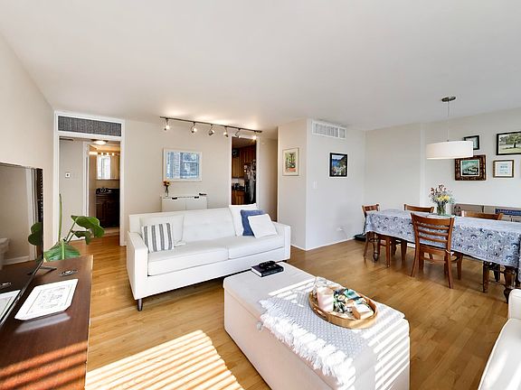 5th image of 21 W Goethe St APT 11A