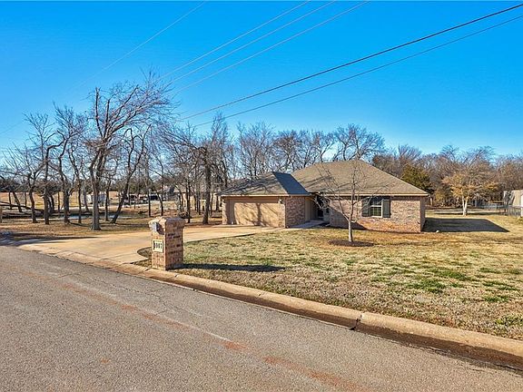 4th image of 1007 Clover Ln