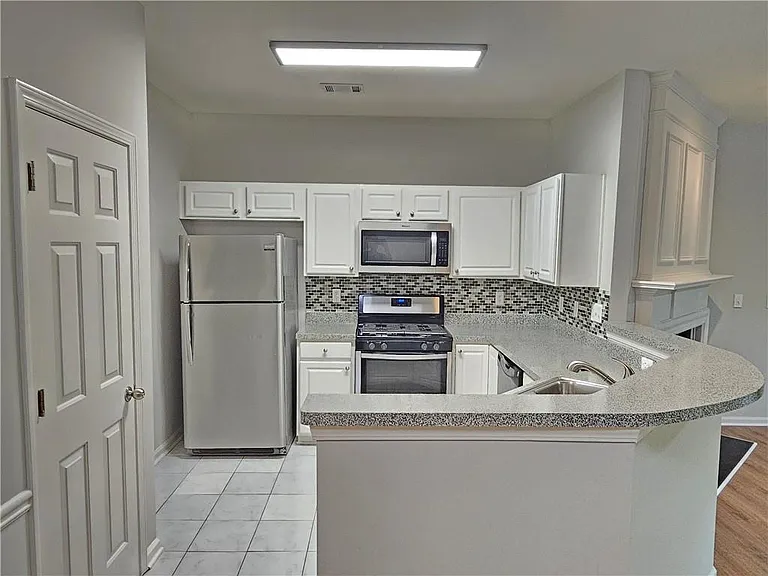 1999 Hailston Dr — Photo 5