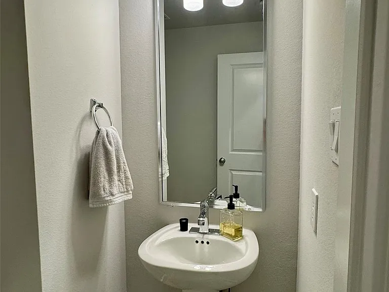 1282 N Post Oak Rd #A — Photo 25