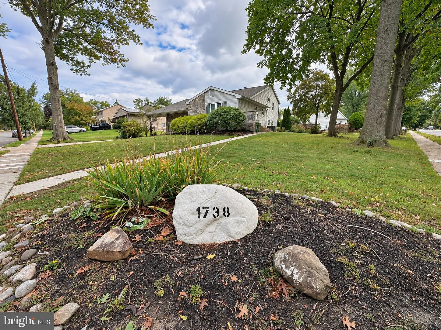 4 bed, 2.5 bath, 2660 sqft, $4,000 — Photo 3