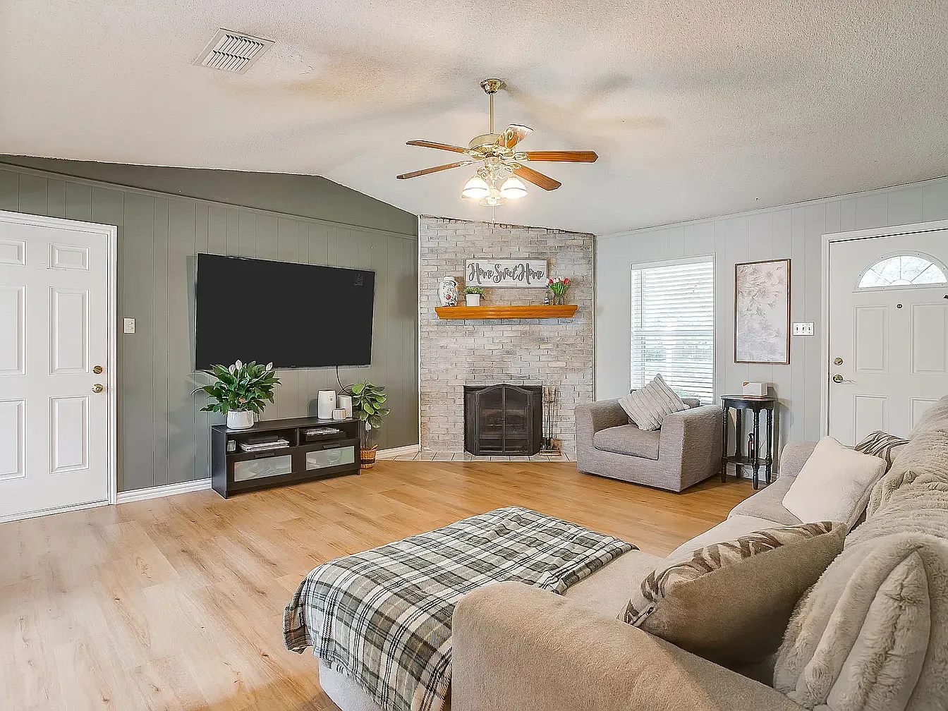2 bed, 1169 sqft, $1,850 — Photo 2
