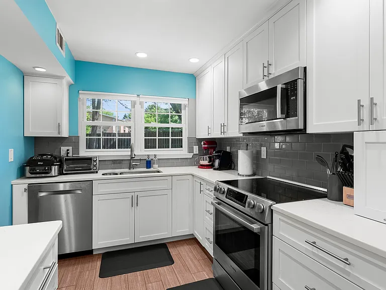 7760 New Providence Dr #2 — Photo 8