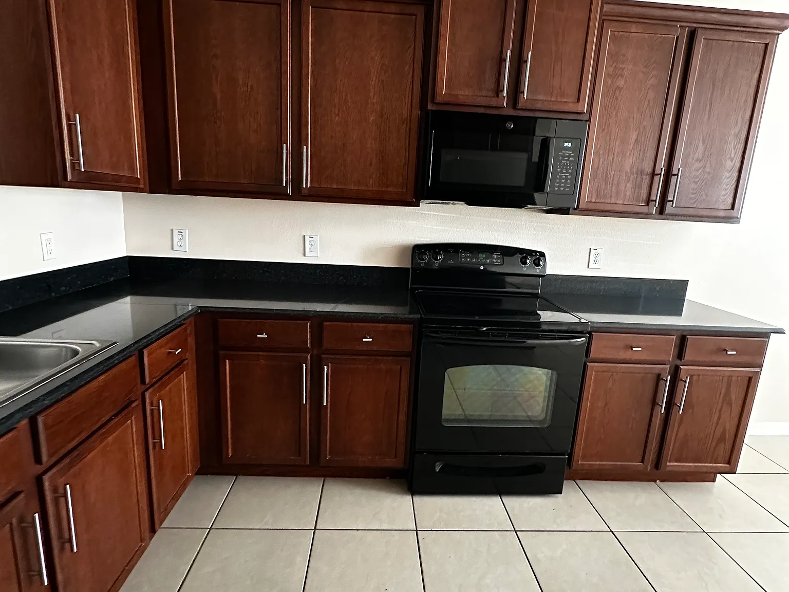 3 bed, 1770 sqft, $2,200 — Photo 3