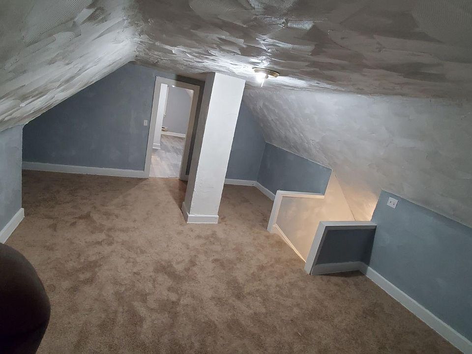 Newly carpeted and painted. Very spacious, big enough create a lounge are and fit a queen size bed with dresser.