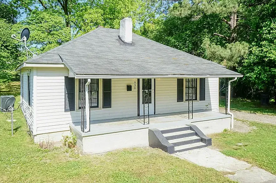 930 Elm St — Photo 1