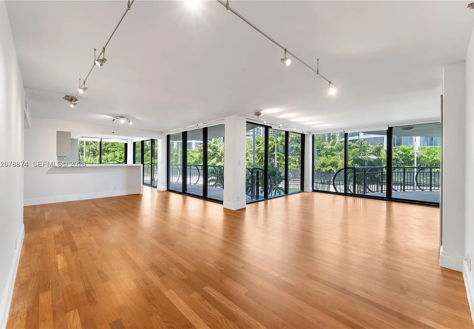 Grove Towers Condo — Photo 1