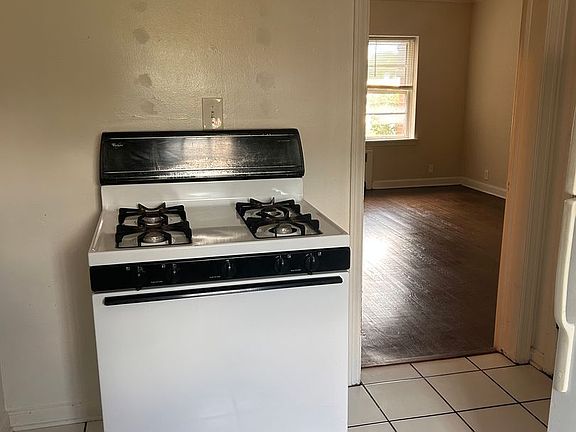 3rd image of 5425-33 W Martin Dr #102