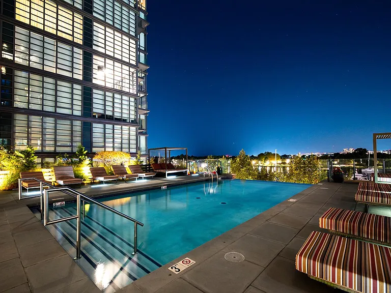 45 Sutton Sq SW #601 — Photo 10