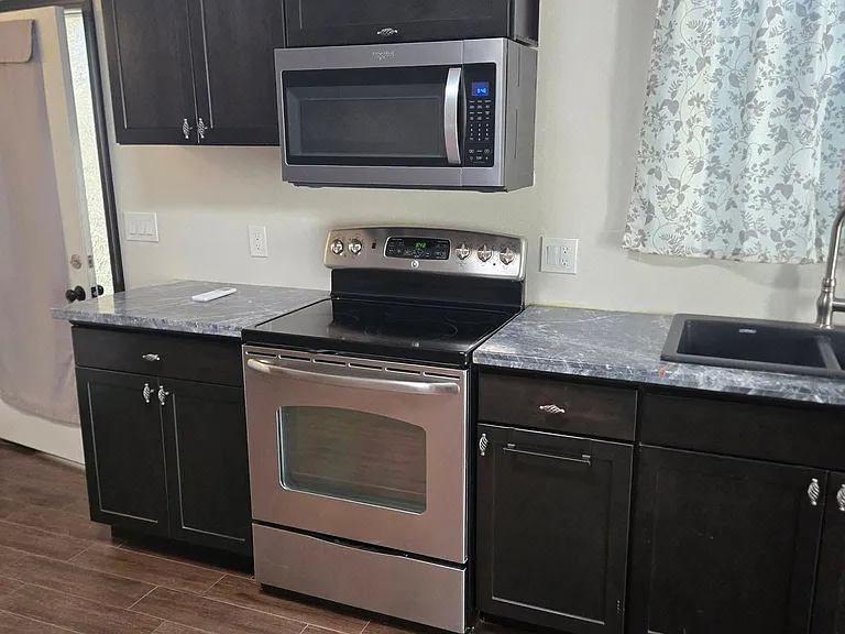 7365 E Ivyglen St — Photo 3