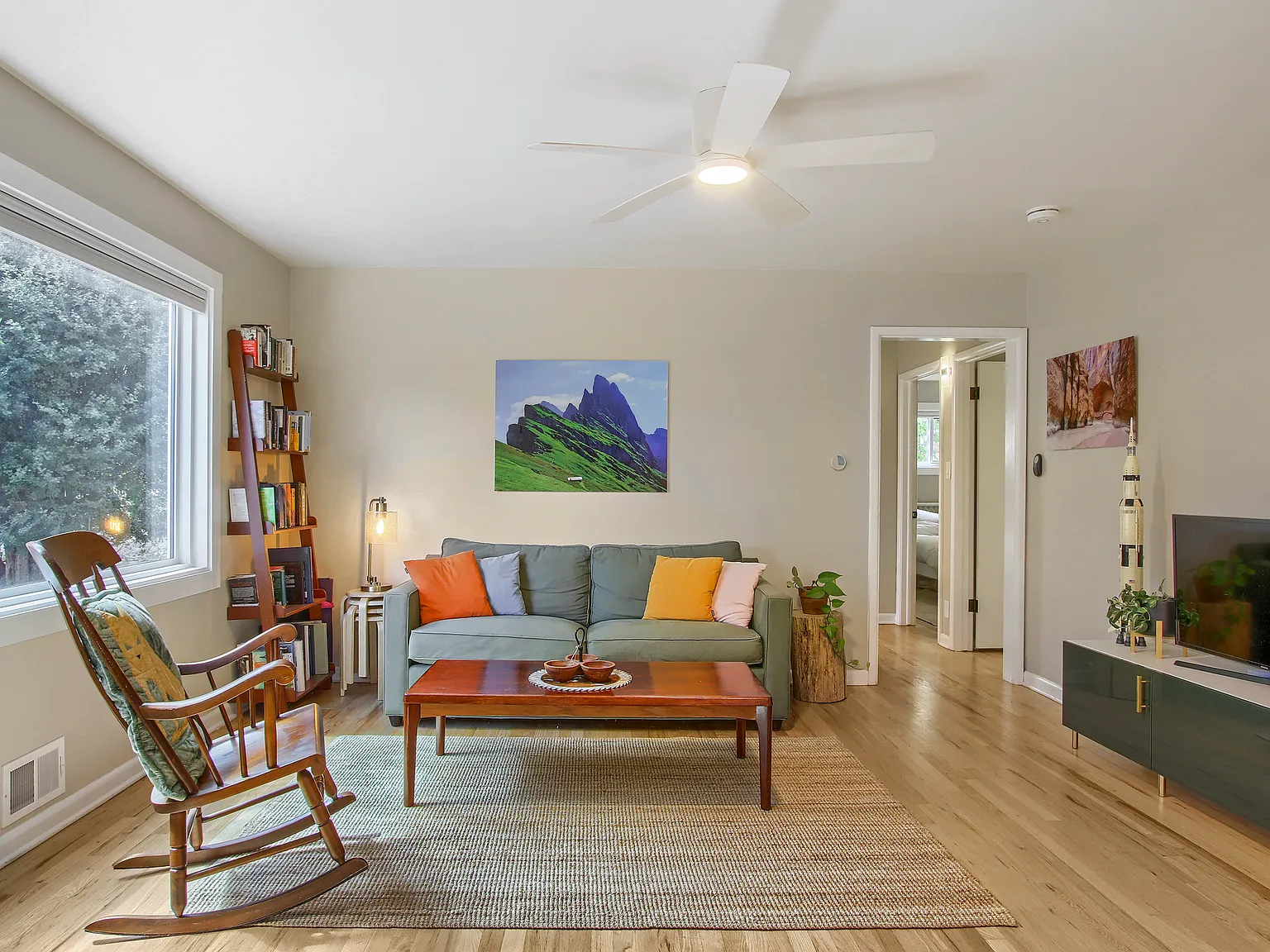 3 bed, 990 sqft, $3,400 — Photo 4