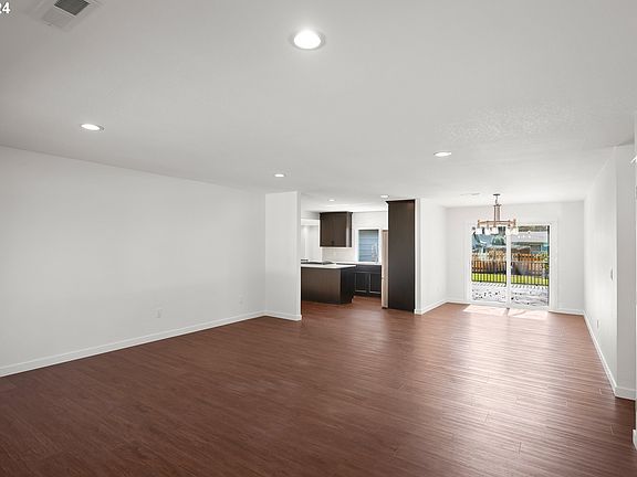 5th image of 1920 SE Alder St