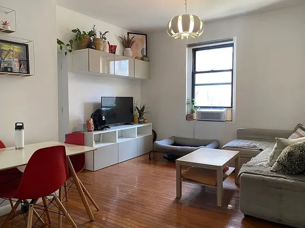 21-27 33rd St #3G, Astoria, NY 11105