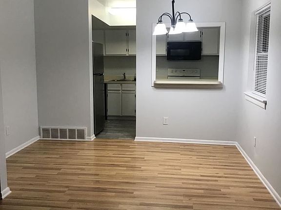3rd image of 10 Kearney Dr