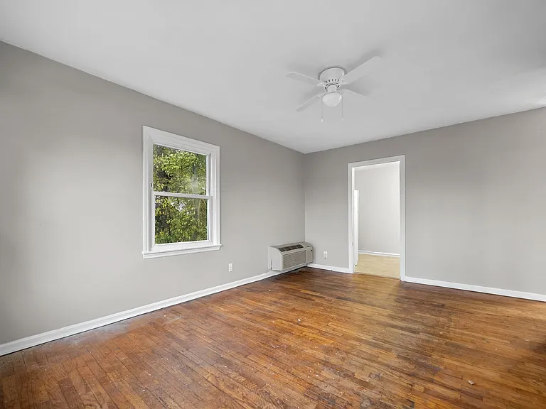 1525 Ferrell St #7 — Photo 3