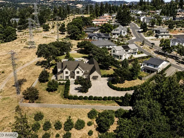 3687 Wyndemere Circle, Santa Rosa, CA 95403