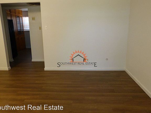 5th image of 1122 Dartmouth St