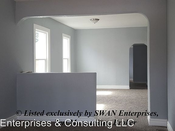 4th image of 705 N Lowell Blvd