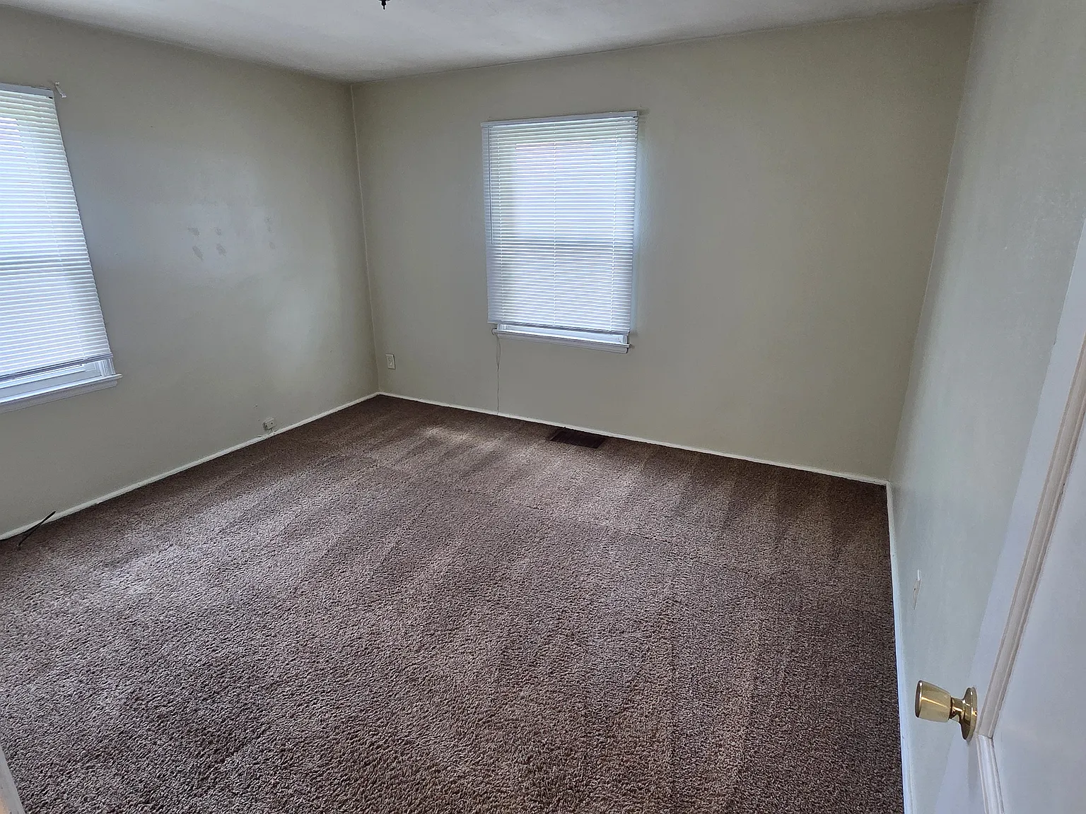 2 bed, 1.5 bath, 1000 sqft, $1,100 — Photo 4