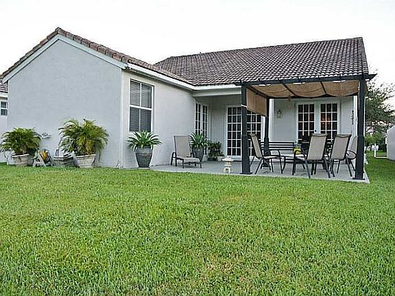 4th image of 876 Savannah Falls Dr