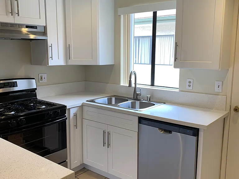 338 Salem St #202 — Photo 3