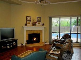 2104 S Falcon Dr, Decatur, TX 76234