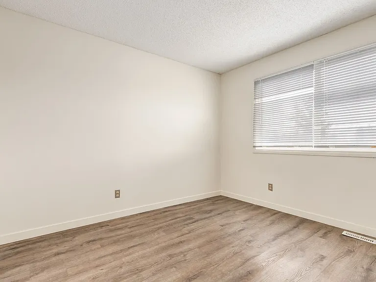 550 Rundlehorn Cir NE — Photo 20
