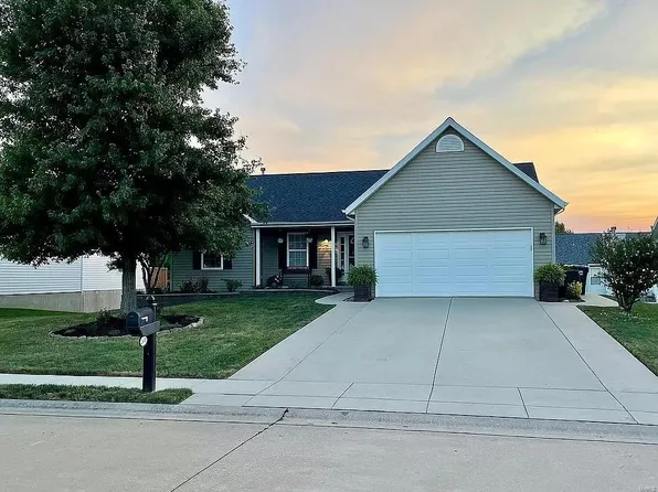 2430 Lakeshore Dr, Columbia, IL 62236