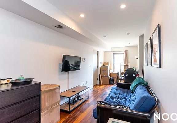 4th image of 46 New York Ave #3C