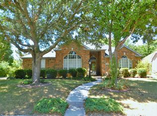 828 Abbots Ln, Denton, TX 76205