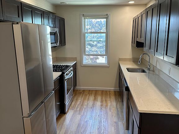 4th image of 171 Schiller St #201