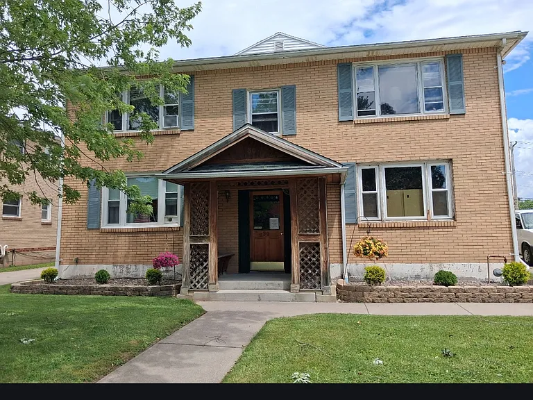 30 Stoneleigh Ave — Photo 1
